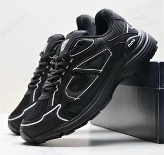 scarpe di ogni modello