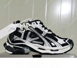scarpe di ogni modello
