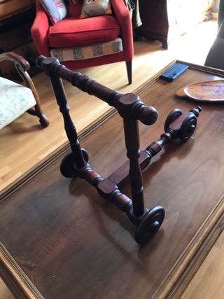 Andador antiguo madera para bebé