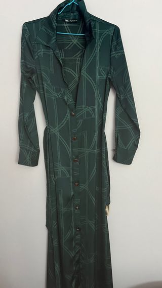 Vestido camisero Zara satinado verde Talla S