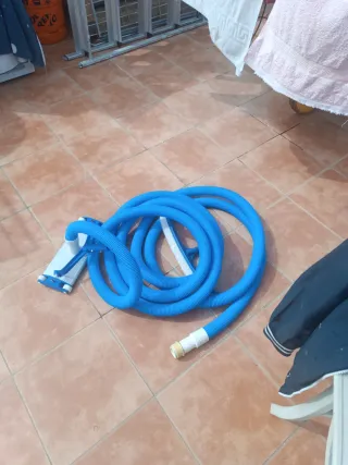 Limpiafondos piscina azul