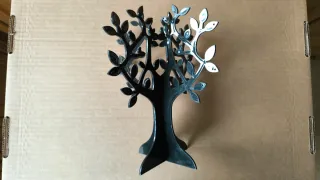 Árbol colgador de pendientes negro