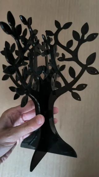 Árbol colgador de pendientes negro