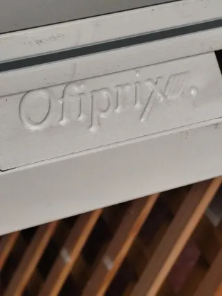 Mesa de oficina blanca