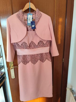 Traje de fiesta rosa con chaqueta