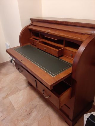 Bureau  y 4 sillas