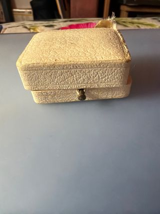 Pendientes antiguos con perlas y caja original.