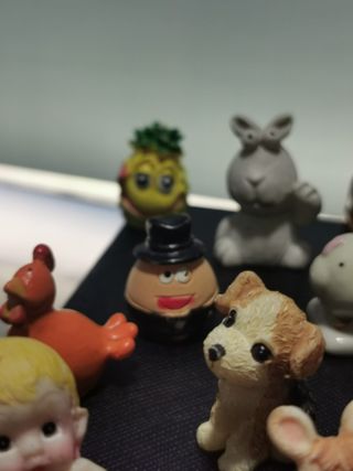 22 figuras, perros, perritos de 2, 3 y 5 cm.