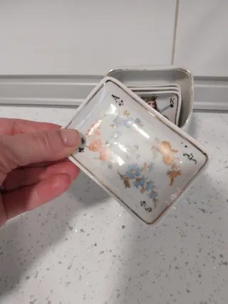 Cenicero porcelana flores y cartas