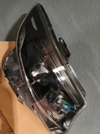 Faro derecho Mercedes V