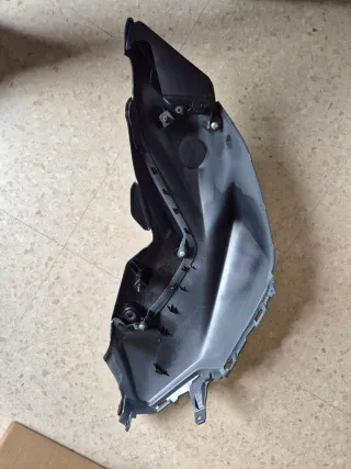 Tapa depósito derecha YAMAHA MT-07 2024