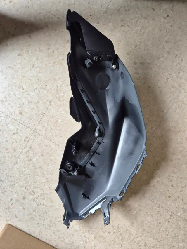 Tapa depósito derecha YAMAHA MT-07 18-25