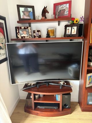 Mueble de salón madera y cristal