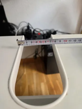 Mueble de baño bajo lavabo blanco y madera