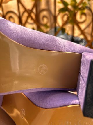 Zapatos de tacón morados