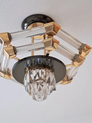 Lámpara de techo dorada con cristales