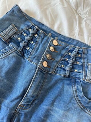 Vaqueros cortos de cintura alta