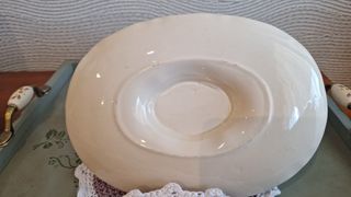 Salsera de porcelana con flores rosas y doradas