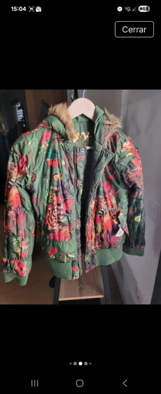 Chaqueta Desigual verde con capucha y pelo