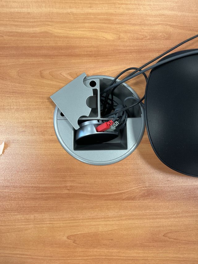 Mesa de reunión ovalada y 8 sillas