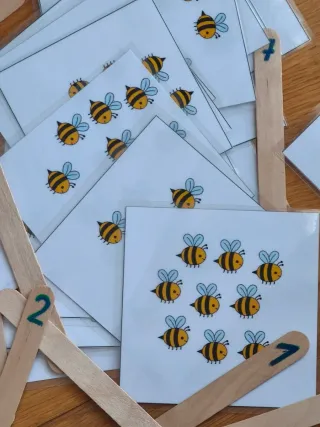 Juego educativo con fichas plastificadas