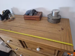 Cómoda de madera con 5 cajones