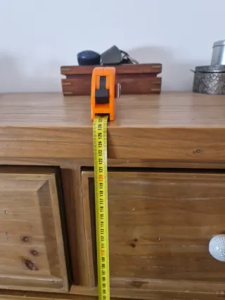 Cómoda de madera con 5 cajones