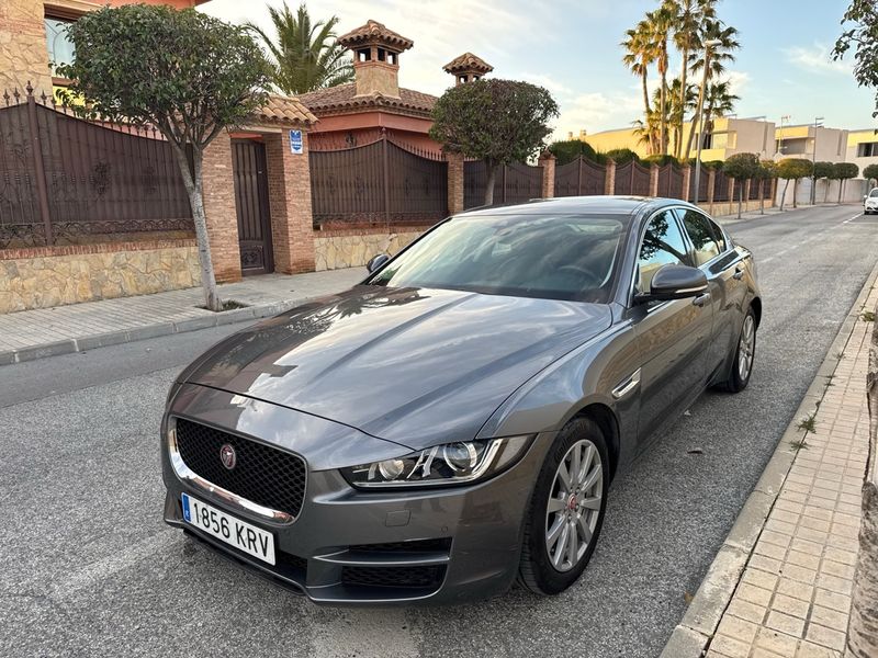 Jaguar XE 2018 - foto 1