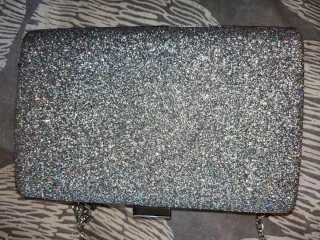 Bolso plateado mano fiesta