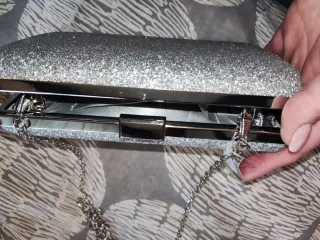 Bolso plateado mano fiesta