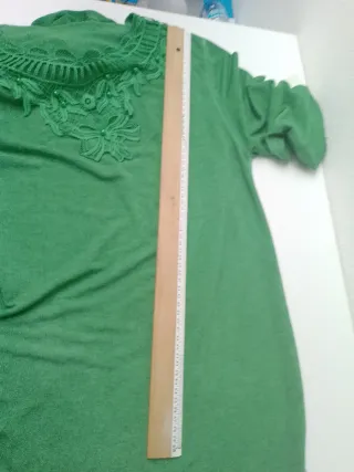 Jersey verde con encaje y pedrería t/ 5