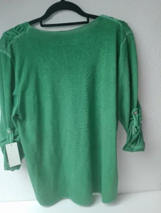 Jersey verde con encaje y pedrería t/ 5