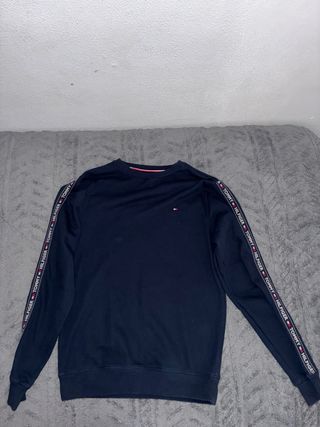 Lote Tommy Hilfiger (2 sudaderas + polo + 4 camise