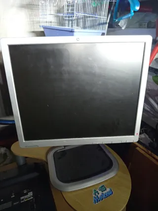 Monitor HP Compaq LA1951g Plata