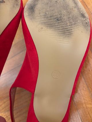 Zapatos rojos de tacón bajo