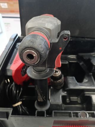 MARTILLO DEMOLEDOR MILWAUKEE M18 CHX + CARGADOR +