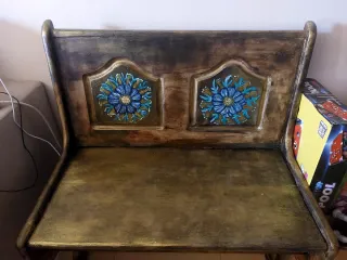 Banco de madera pintado a mano