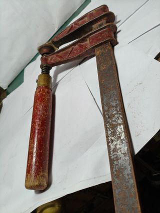 Sargento de carpintero antiguo