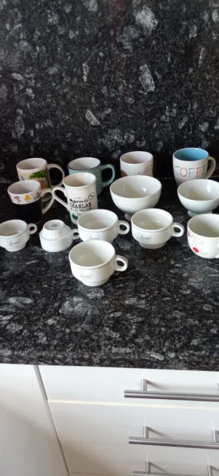 Tazas y pocillos diferentes 1€ unidad