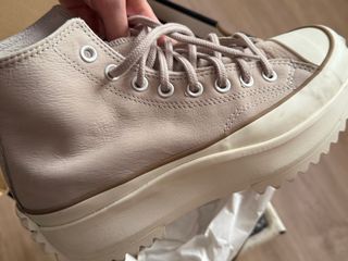 Converse unisex beige completamente nuevas