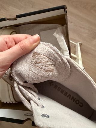 Converse unisex beige completamente nuevas