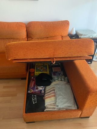 Sofá chaise longue 3 plazas con años de uso