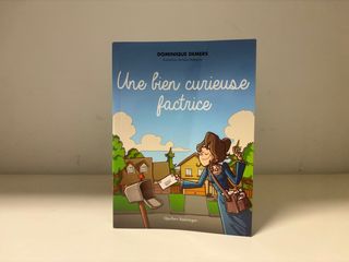 Une Bien Curieuse Factrice