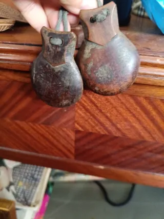 Herramientas de madera tallada antiguas