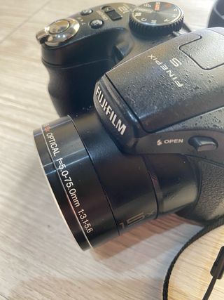 Cámara Fujifilm FinePix S1600 Negra