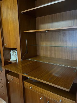 Mueble de comedor madera y cristal