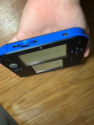 Nintendo 2DS Negra y Azul Completa