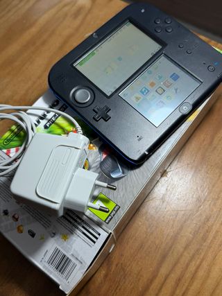 Nintendo 2DS Negra y Azul Completa