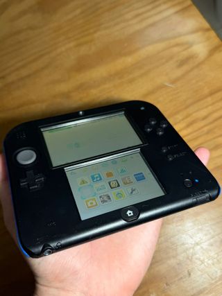 Nintendo 2DS Negra y Azul Completa