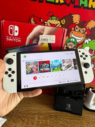 Nintendo Switch OLED COMO NUEVA Caja y accesorios